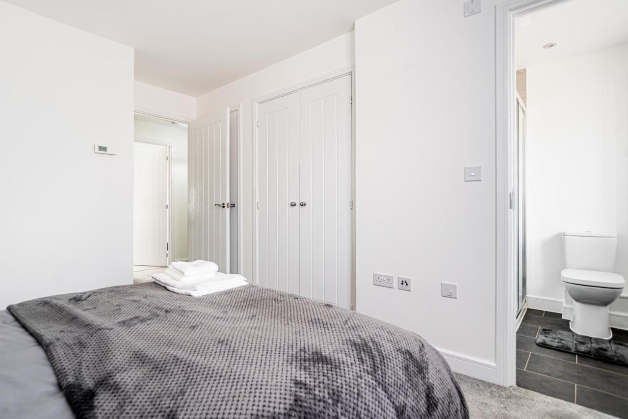The Lake - A Stunning 2 Bedroom House, Only 17Mins To Central London!!! Greenhithe Extérieur photo